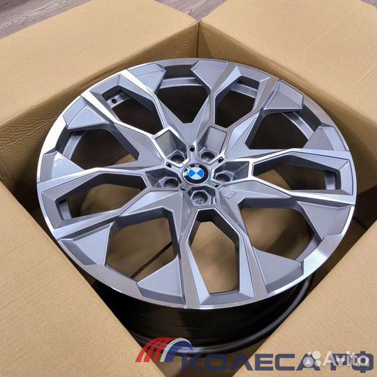 Диски R22 на BMW 913 М стиль