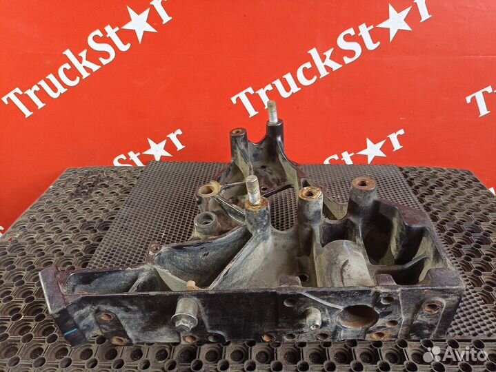 Кронштейн буксировочный левый Renault T, Volvo FH