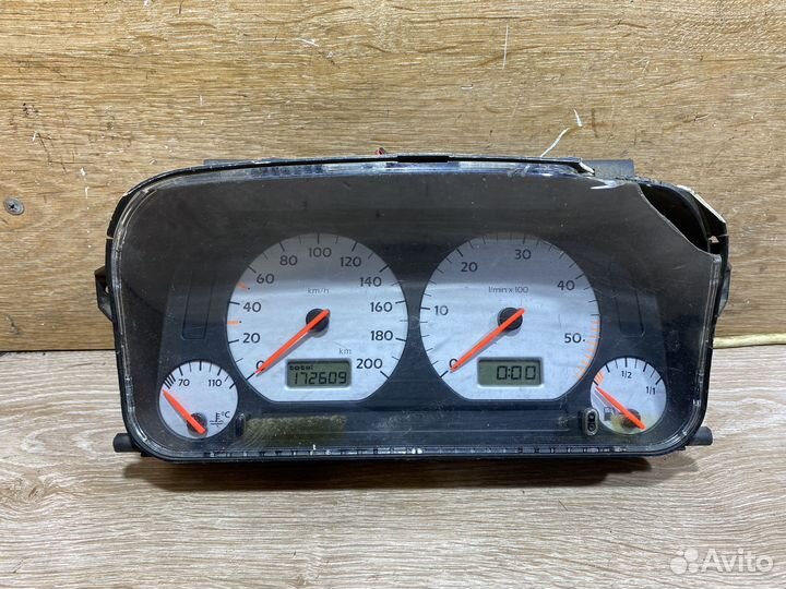 Панель приборов Volkswagen Golf 3 дизель 1121119