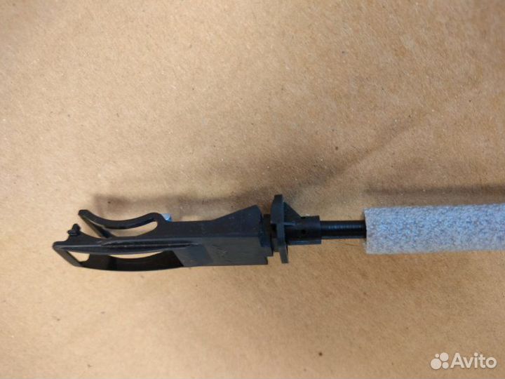 Замок двери передний правый Volkswagen Polo седан