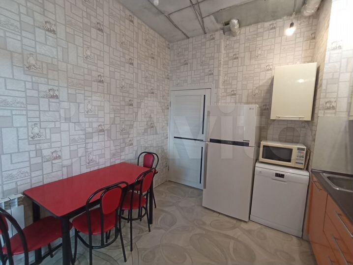 3-к. квартира, 73 м², 1/17 эт.