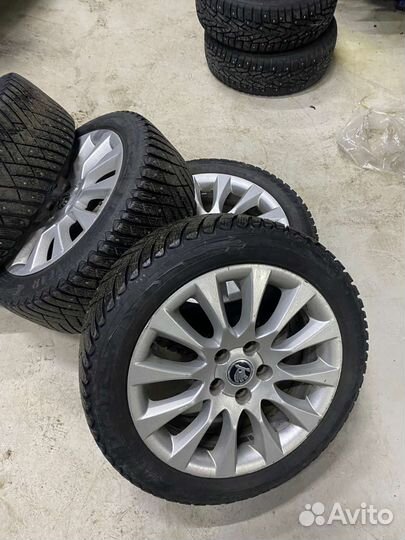 Goodyear UltraGrip 215/50 R17