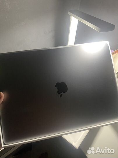 Apple MacBook air 13-inch 2020 m1 8gb 256 ssd