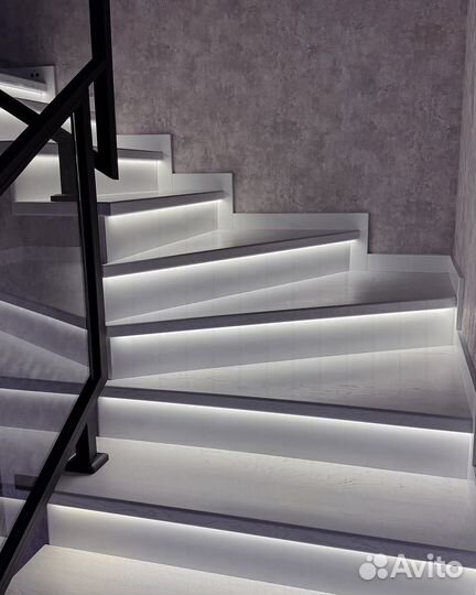 Лестница с стеклянным ограждением