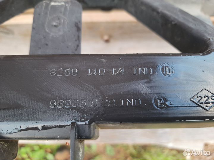 Передняя панель(телевизор) Renault Scenic 2