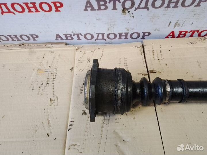 Полуось привод передний правый Volkswagen Passat