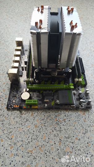 Материнская плата с процессором и памятью