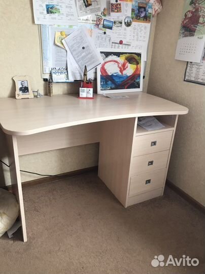 Стол письменный с навесной полкой б/у