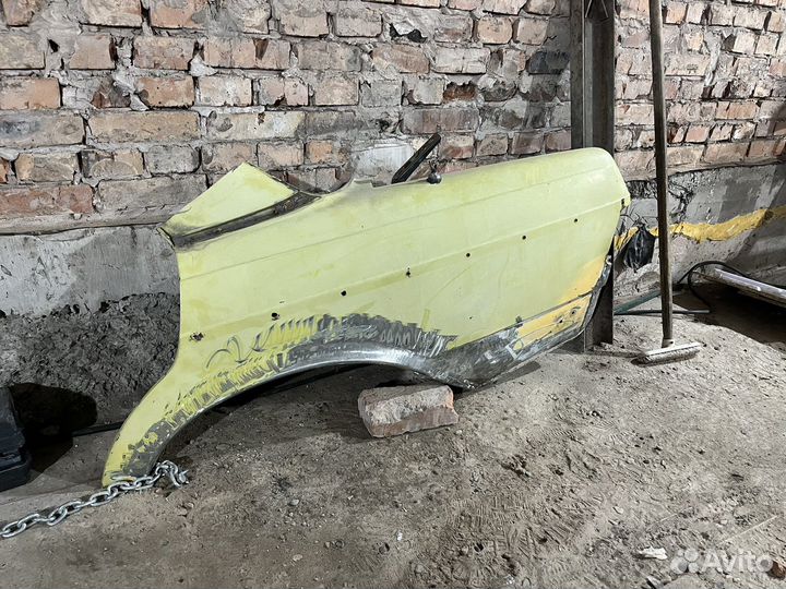 Крыло левое Mercedes-Benz W123