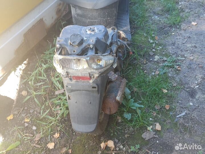 Скутер на запчасти (это не хонда)