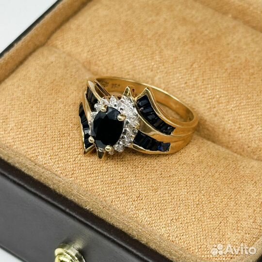 Золотое кольцо с сапфирами и бриллиантами 750