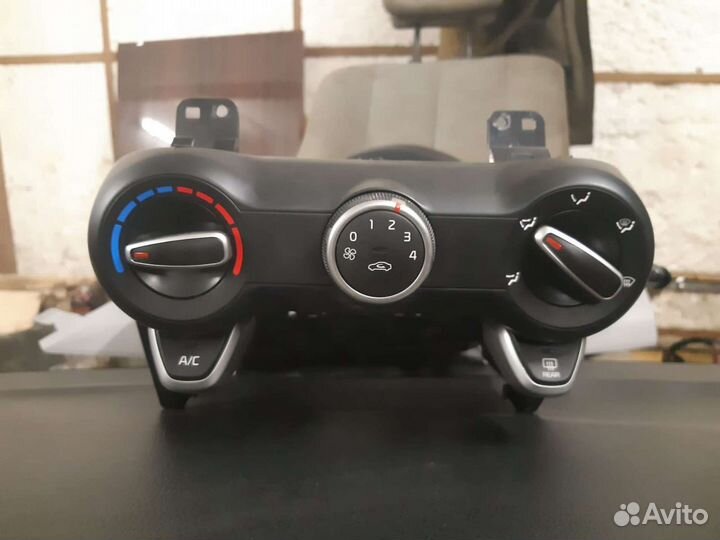 KIA Rio 4 переключатель печки кондиционера