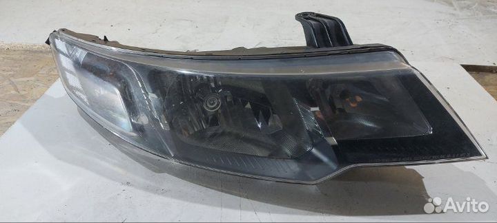 Фара галогеновая передняя правая Kia Cerato TD