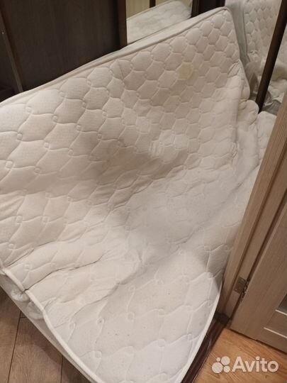 Кровать с матрасом