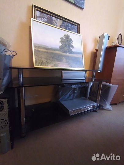 Столик для телевизора, аппаратуры