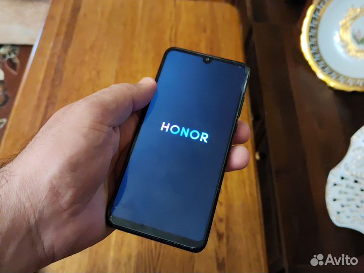 Телефон Honor 20 lite