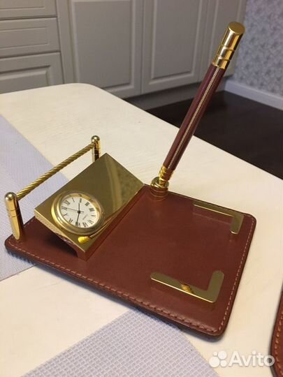 Настольный набор с часами, кожа