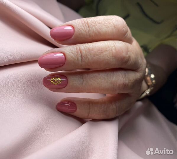 Модель на маникюр