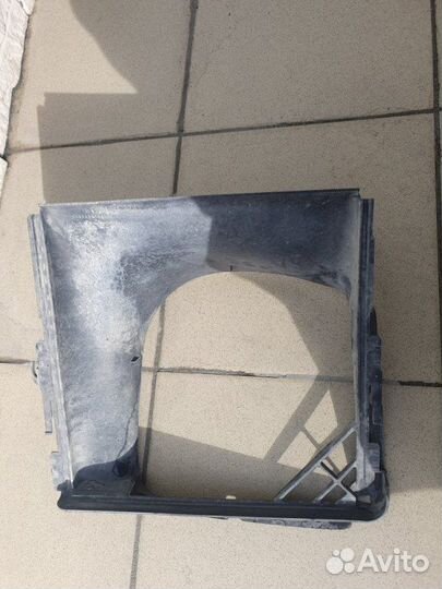 Воздуховод радиатора правый Porsche Cayenne 957