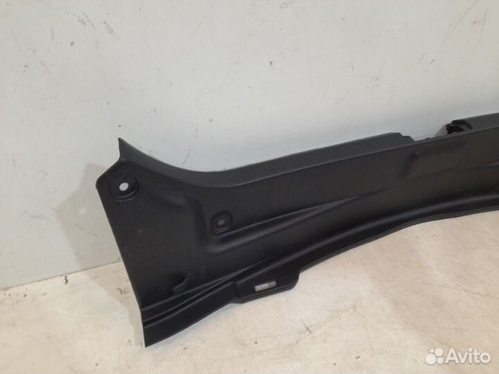 Накладка замка багажника Toyota Camry V70 2018