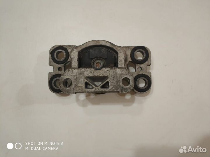 Подушка двигателя левая Volvo S60 S80 V60 V70