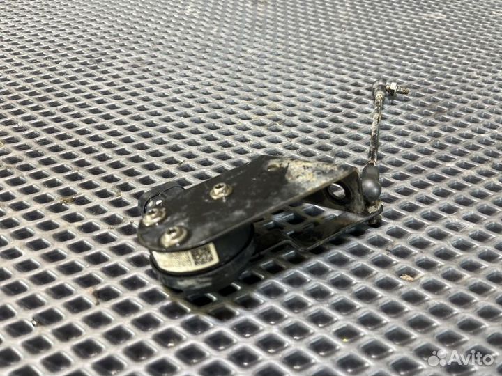 Датчик высоты подвески прав. перед. Cadillac Escal