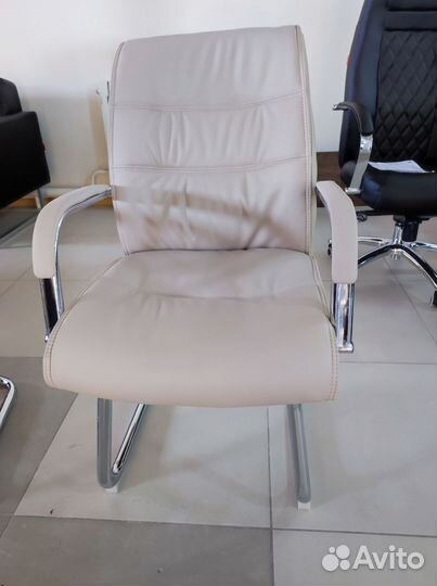 Офисное кресло