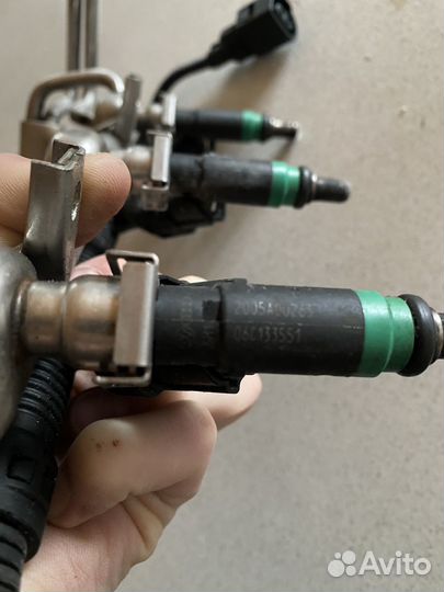 Топливная рампа с форсунками для V6