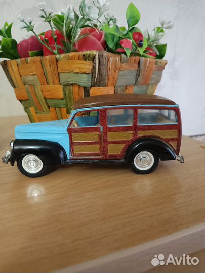 Моделька машины Ford Woody Wagon