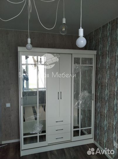 Шкаф купе с зеркалом
