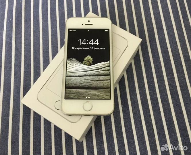 iPhone SE, 32 ГБ
