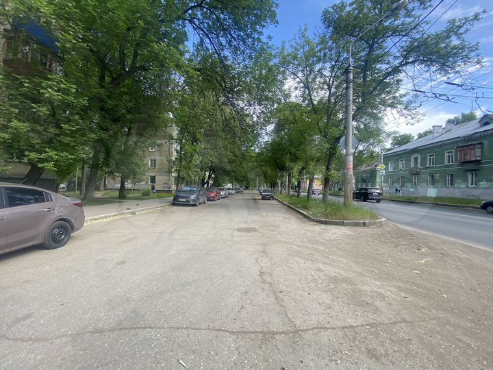 Торговая площадь с отдельным входом и витражами