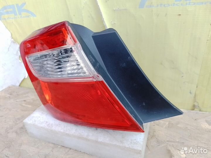Фонарь задний наружный левый Toyota Camry 50