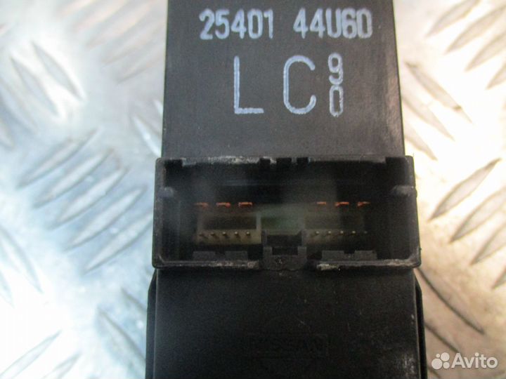 Блок управления стеклоподъемниками Ниссан Максима