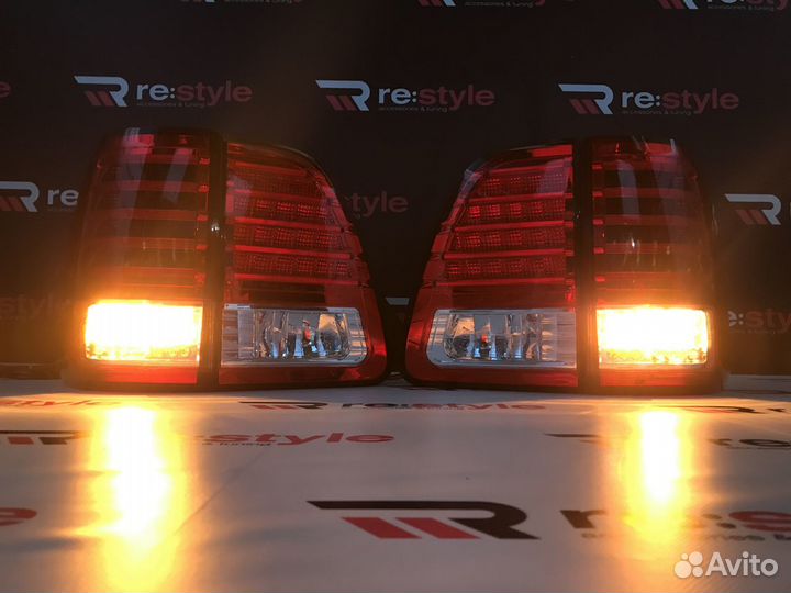 Стопы Toyota Land Cruiser 100 Стиль LX Красные