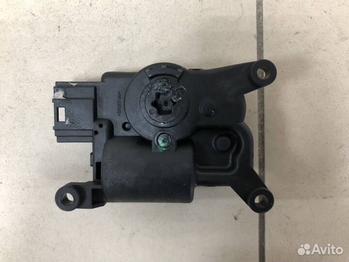 Моторчик заслонки печки Skoda Octavia A7 2013