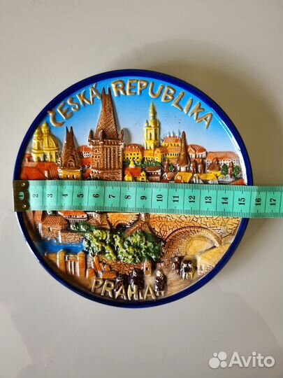 Тарелка рельефная Прага керамика