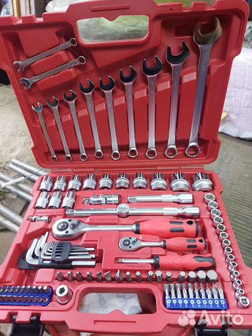 Набор инструментов для авто в чемодане