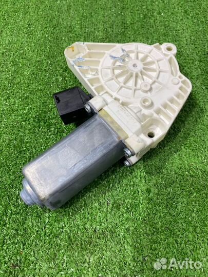 Мотор стеклоподъемника задний левый Mercedes-Benz