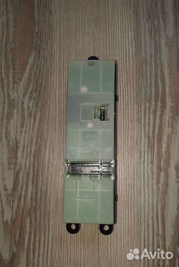 Блок кнопок стеклоподъемников Nissan tiida Лев