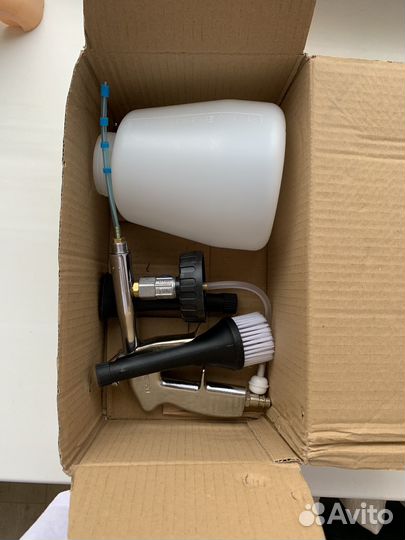 Апарат для химчистки салона автомобиля