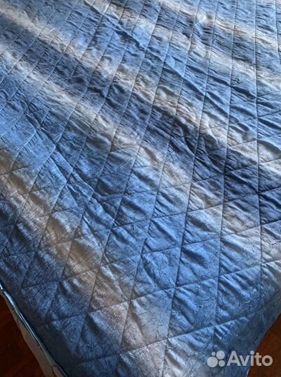 Покрывало с рюшами на кровать