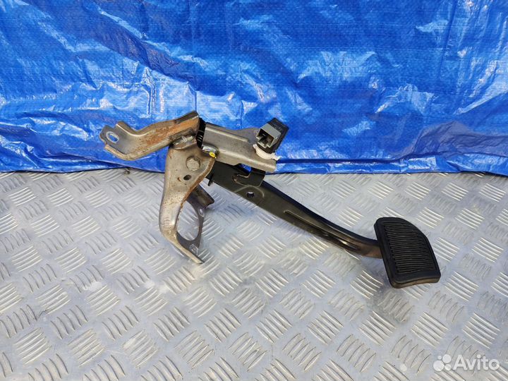 Педаль тормоза Kia Rio 3 / Hyundai Solaris