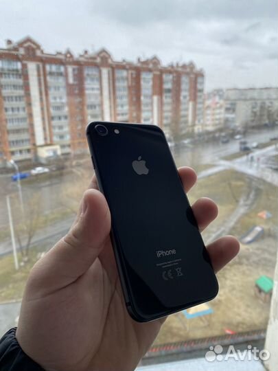 iPhone 8, 64 ГБ
