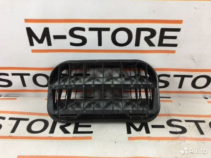 Решетка вентиляционная задняя левая Volkswagen