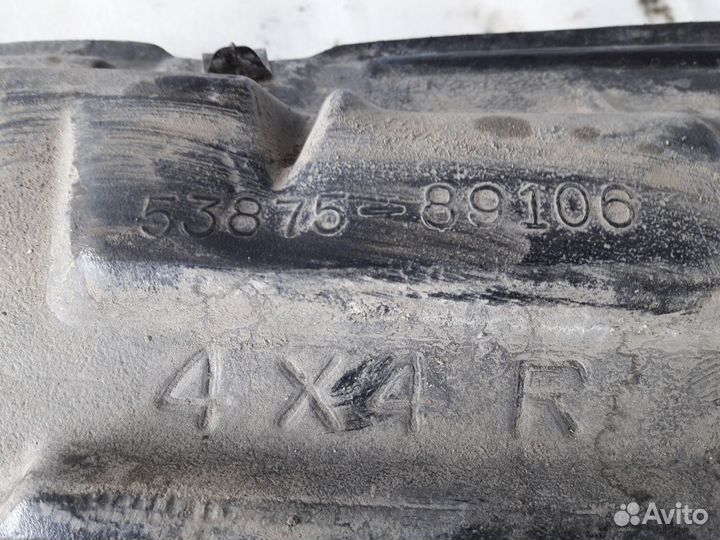 Подкрылок передний правый Toyota Hilux Surf N130