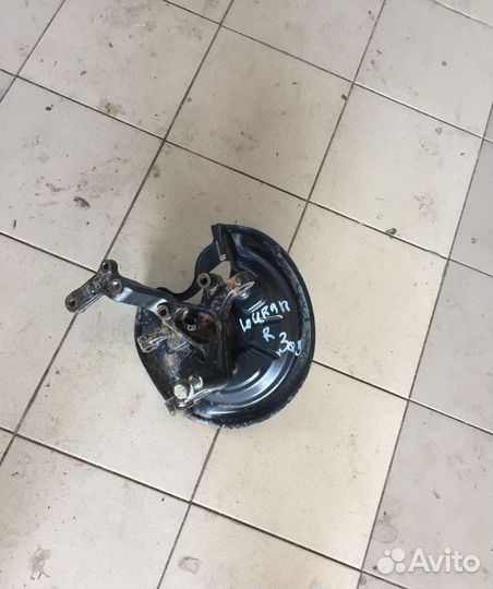 VW Volkswagen Touran Кулак задний правый