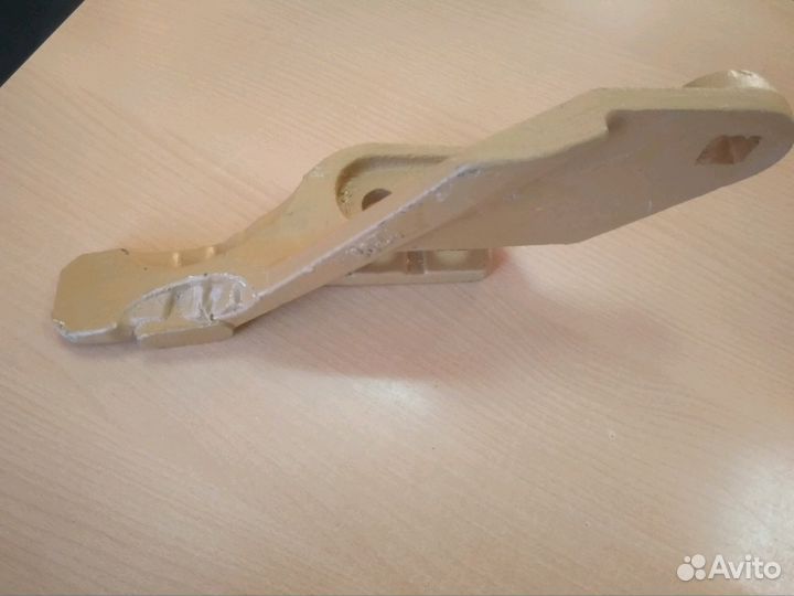 Зуб боковой левый на JCB 3CX 4CX