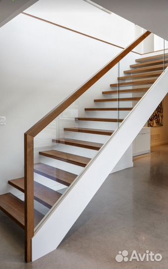 Лестницы из лиственницы на каркасе