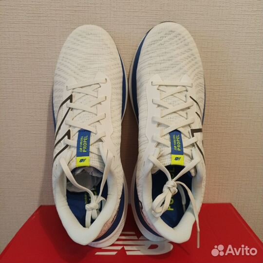 Кроссовки New balance FC Propel V4